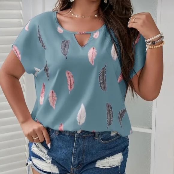 NWT!! Women's Casual Elegant Feather Print Fashion Blue Top !! 💙 Plus, size !! - Picture 12 of 12
